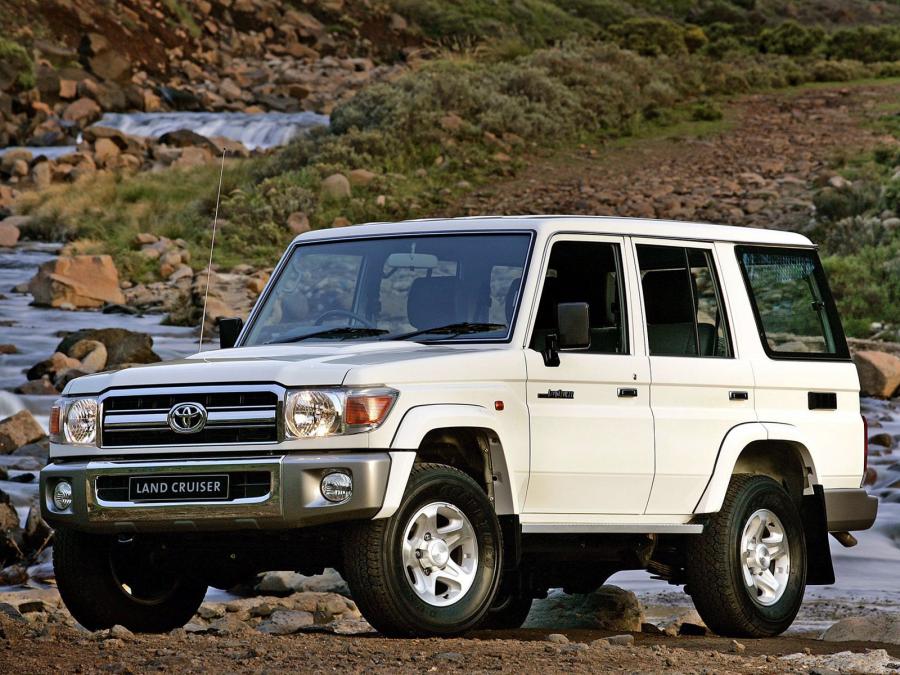  Toyota Land Cruiser 70 2007 года  (ZA) (фото 10 из 17)